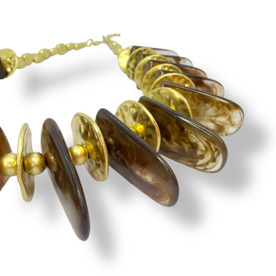 Etnik Kahverengi Resin Plakalı Gold Detaylı Kolye