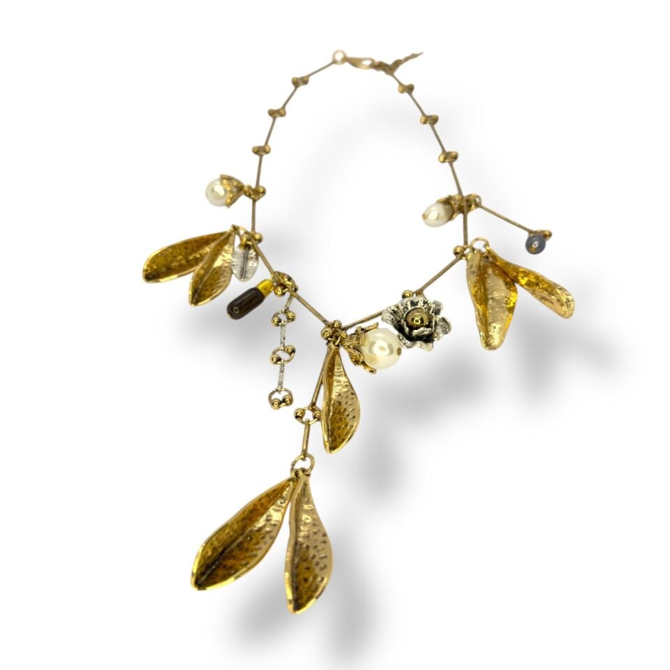 Vintage Tarzı Barok İnci ve Metal Yaprak Kolye