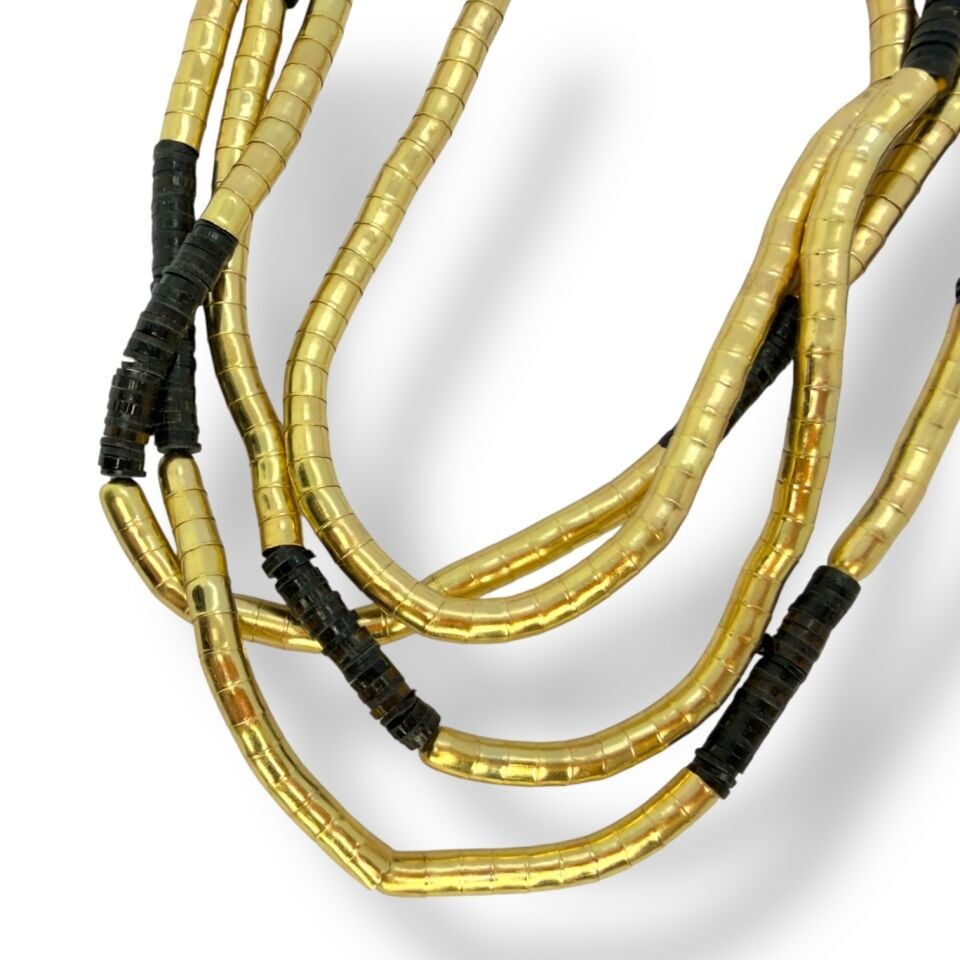 Çok Sıralı Gold ve Siyah Detaylı Kolye