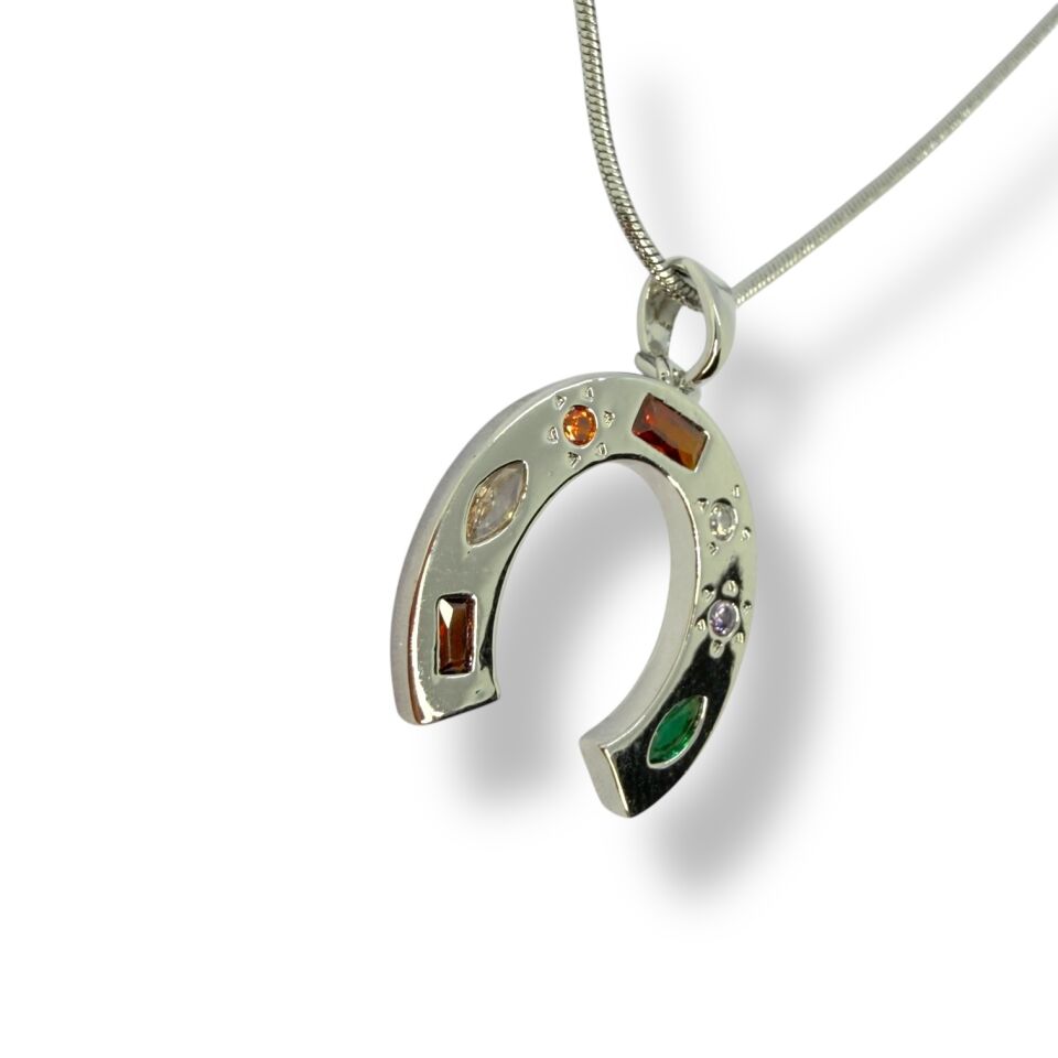 Çok Renkli Taş Detaylı Gümüş At Nalı Şans Kolyesi