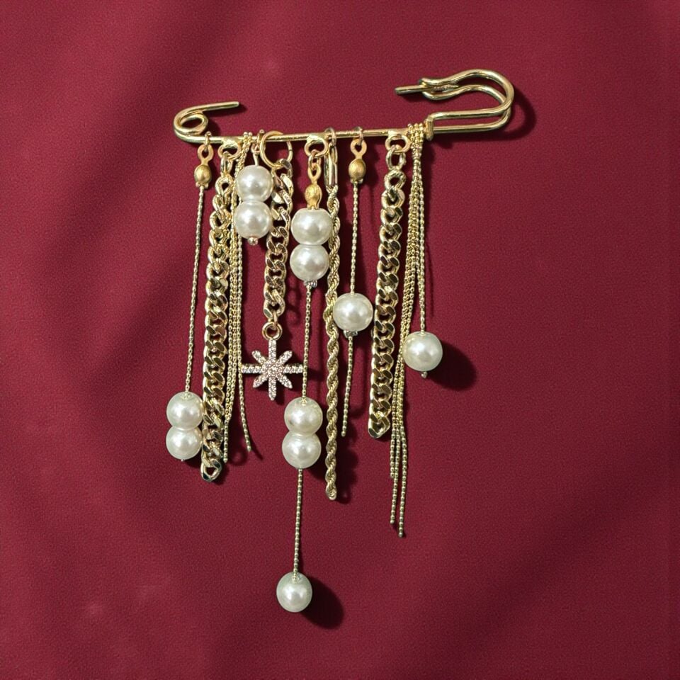 Lumiere No. 03: İnci Detaylı ve Yıldız Figürlü Modern Tılsım Broş