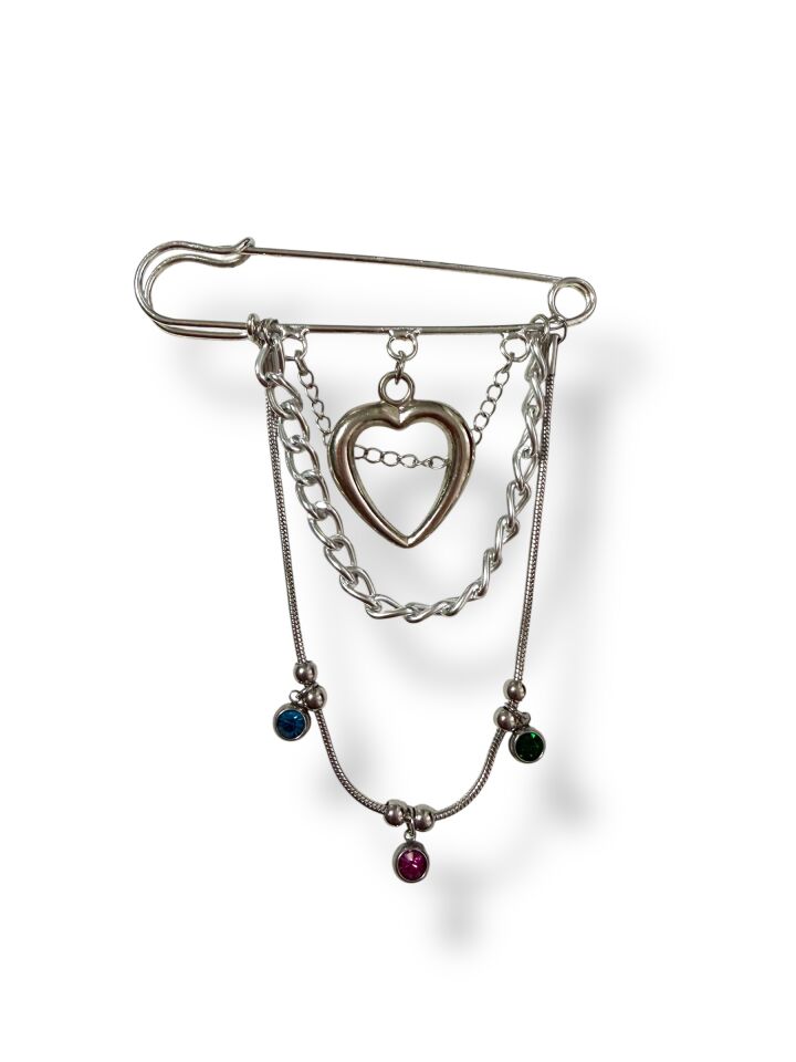 Lumiere No. 05: Silver Işıltılı Kalp ve Renkli Kristal Detaylı Broş