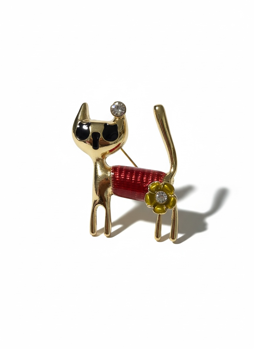 Kırmızı Kazaklı ve Çiçek Detaylı Kedi Broş