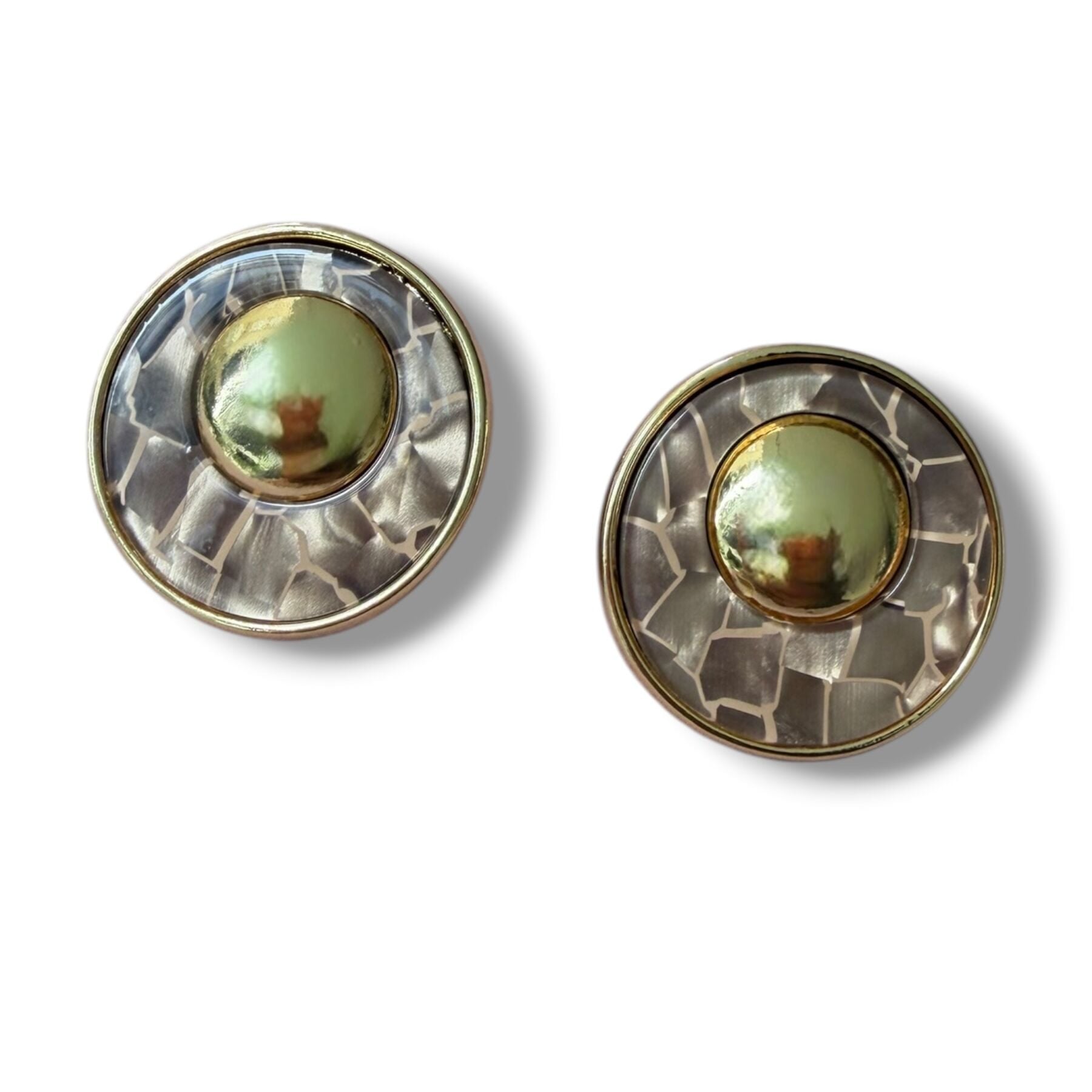 Retro Esintili Sedef Dokulu Düğme Küpe