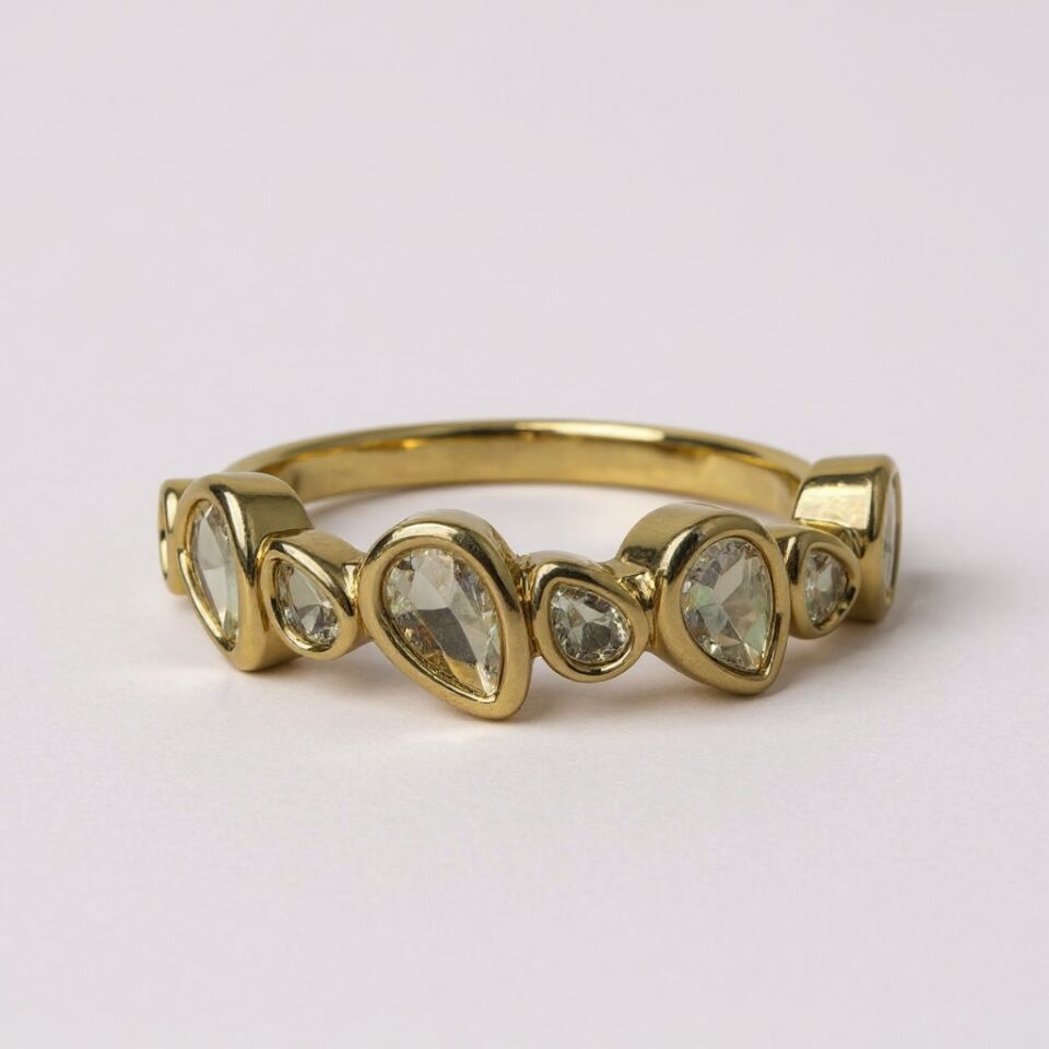 Sıralı Damla (Armut) Kesim Taşlı Narin Gold Yüzük