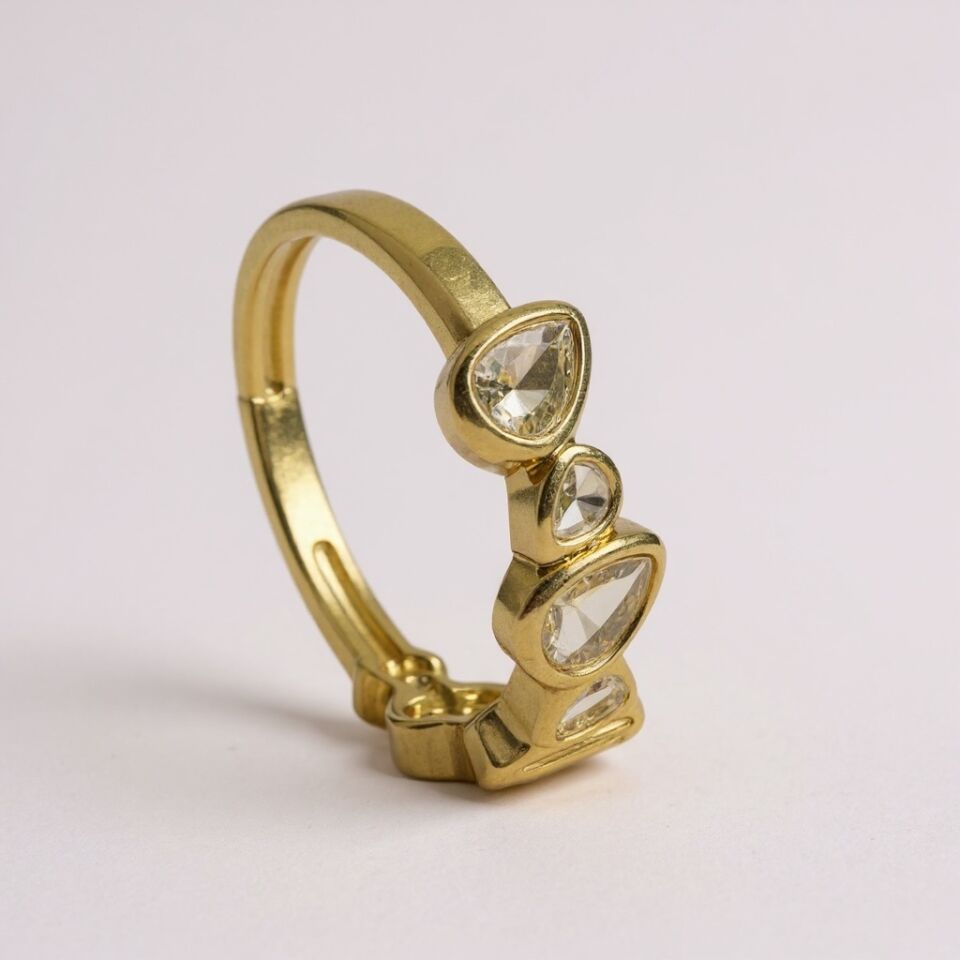 Sıralı Damla (Armut) Kesim Taşlı Narin Gold Yüzük