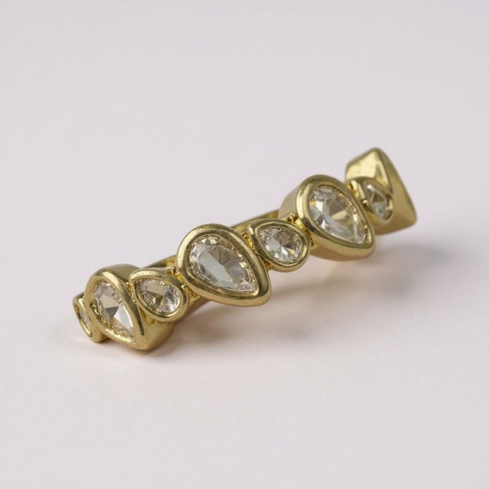 Sıralı Damla (Armut) Kesim Taşlı Narin Gold Yüzük