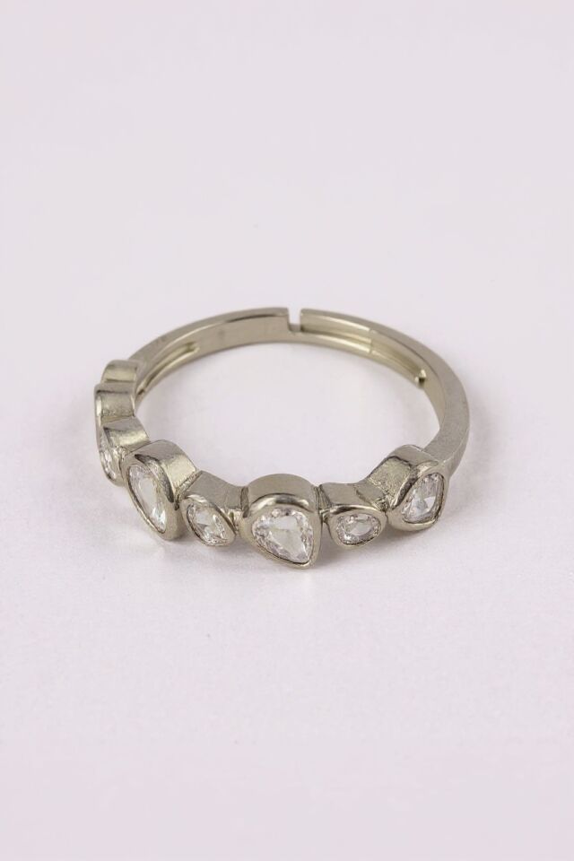 Sıralı Damla (Armut) Kesim Taşlı Narin Silver Yüzük