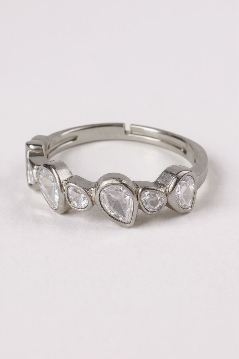 Sıralı Damla (Armut) Kesim Taşlı Narin Silver Yüzük