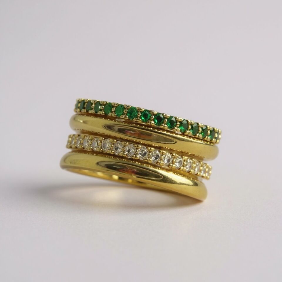 Zümrüt Yeşili ve Beyaz Zirkon Taşlı Çoklu Görünüm Gold Sarmal Yüzük
