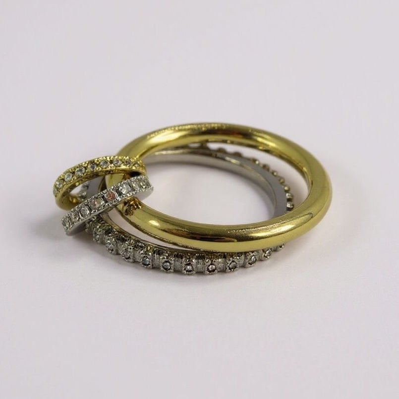 Zirkon Taşlı Sarmal Tasarım Gold Yüzük - Çoklu Görünüm Düğüm Modeli