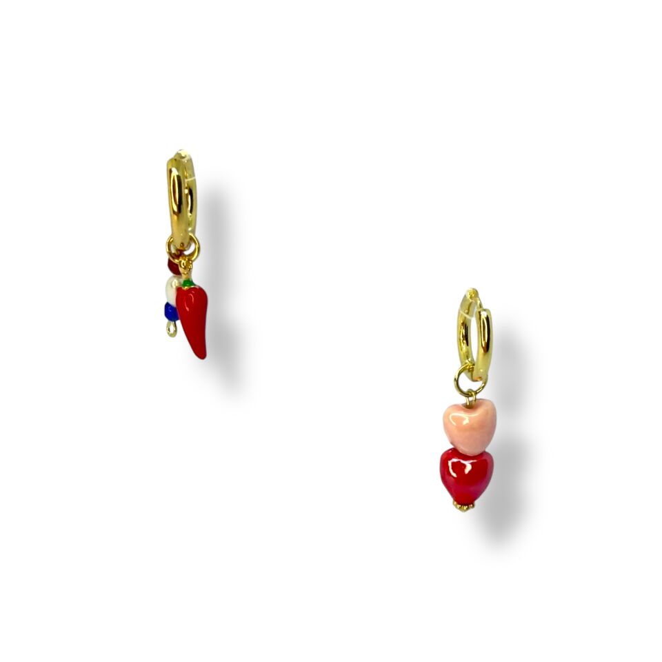 Asimetrik Kalp ve Kırmızı Biber Figürlü Charm Gold Halka Küpe