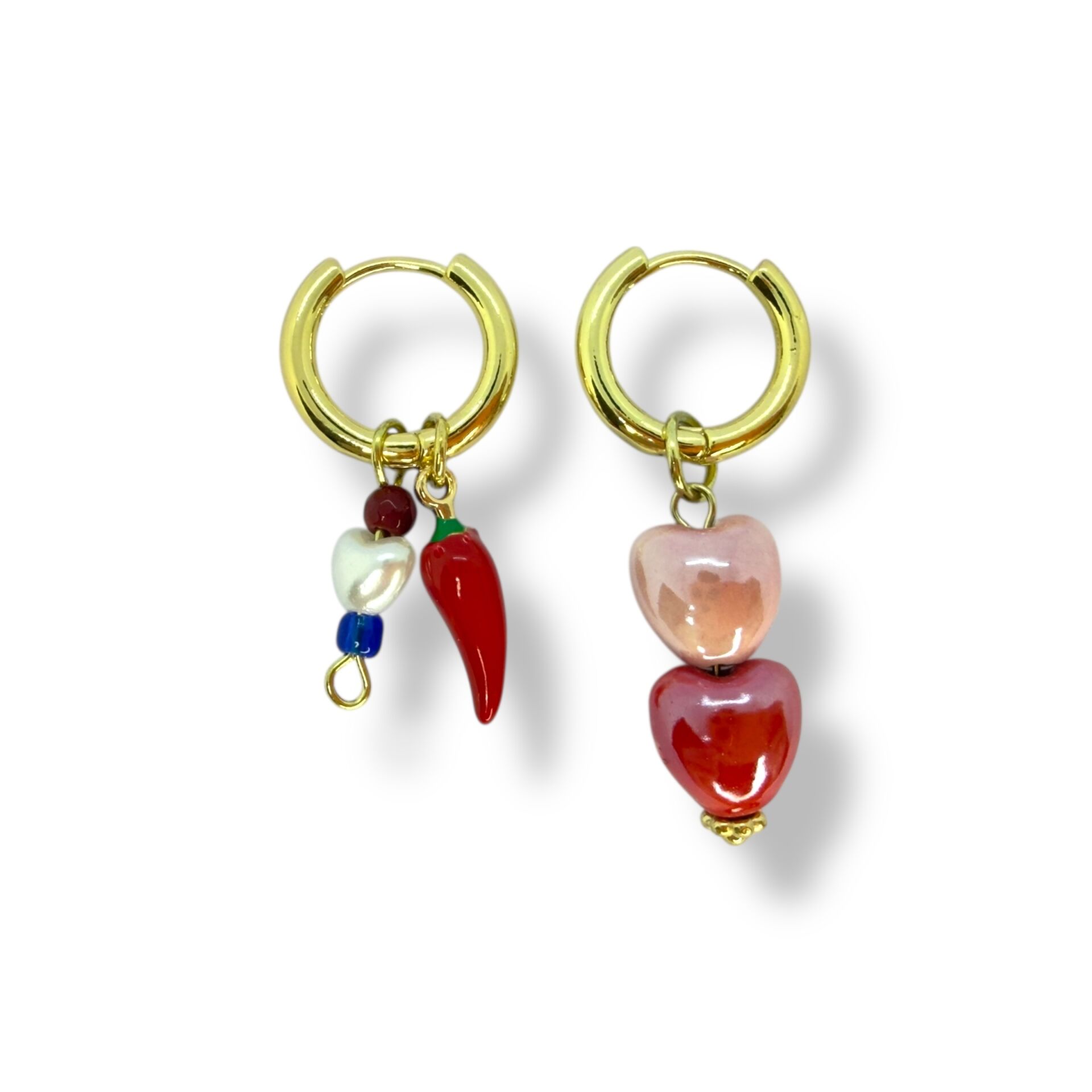 Asimetrik Kalp ve Kırmızı Biber Figürlü Charm Gold Halka Küpe