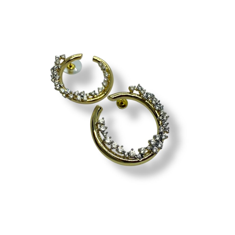 Asimetrik Yoğun Zirkon Taşlı Hilal (C Form) Gold Küpe