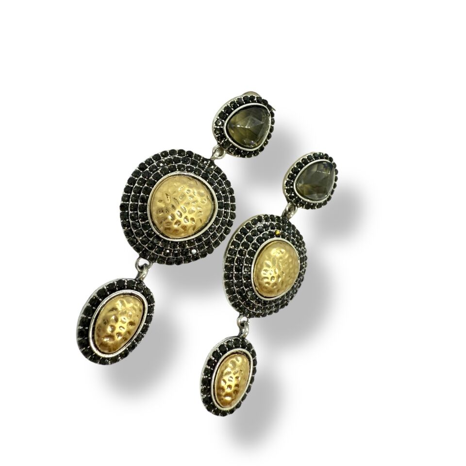 Yuvarlak Formlu Dövme Gold ve Siyah Mikro Zirkon Taşlı Sallantılı Küpe