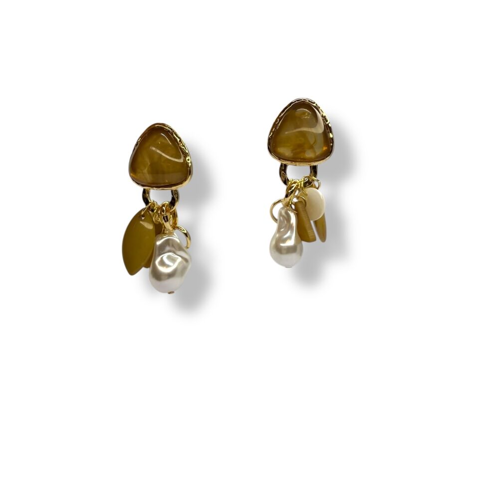 Üçgen Reçine Taşlı Barok İnci ve Charm Sallantılı Gold Küpe