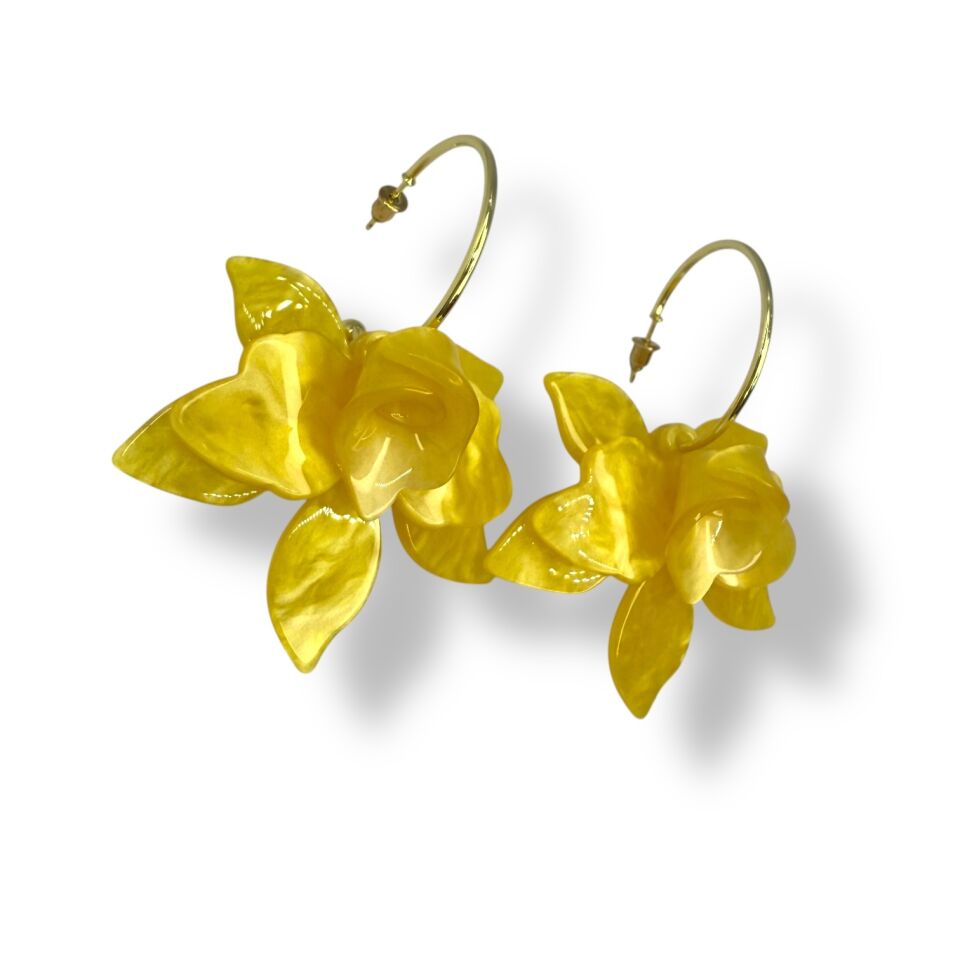 Sarı Reçine Çiçek Formlu Sallantılı Küpe