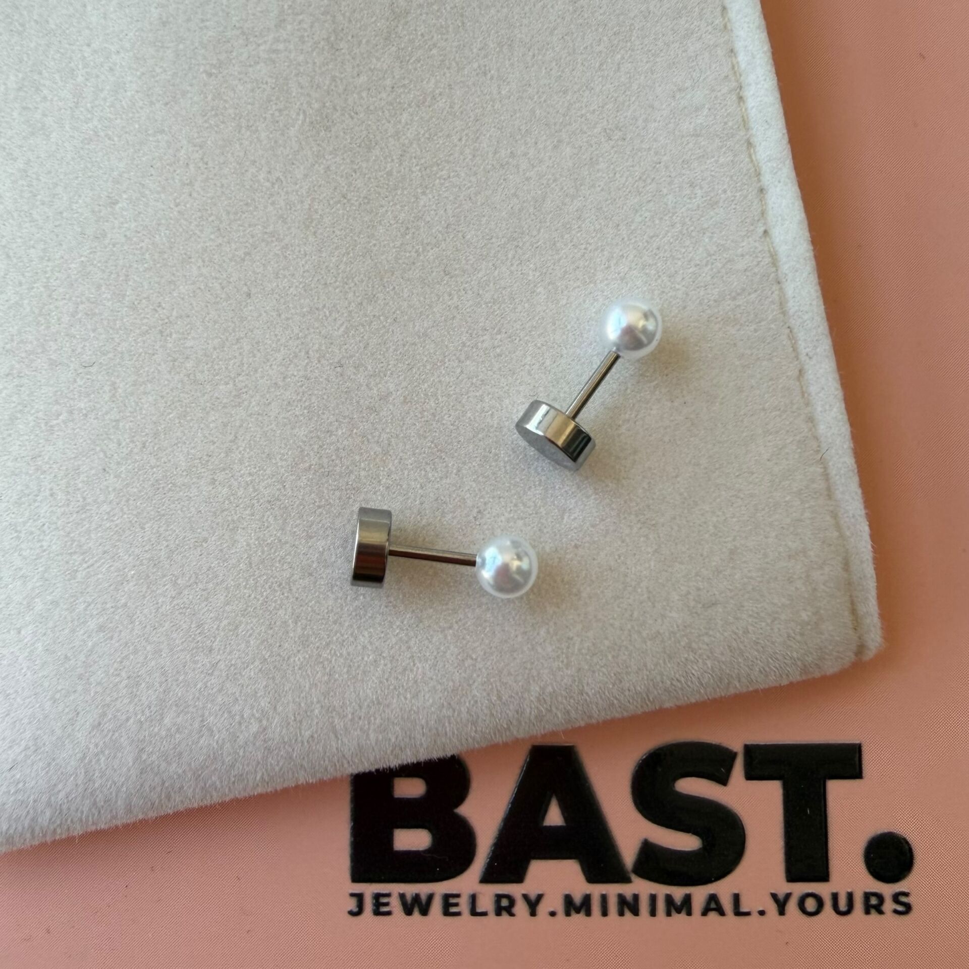 İnci Detaylı Minimal Piercing Küpe