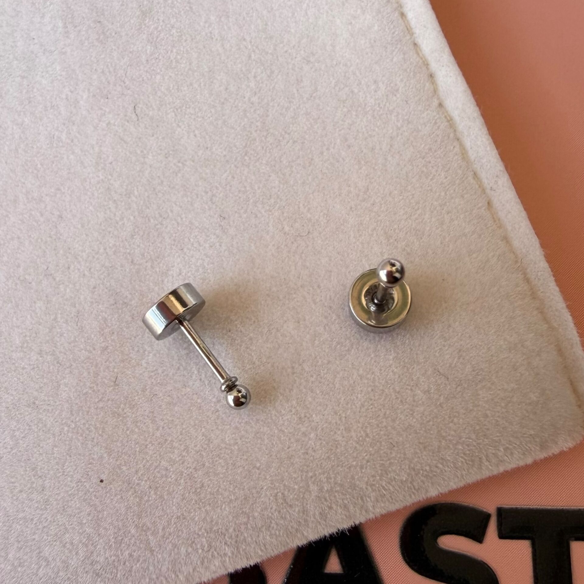 Gümüş Renk Sade Küçük Top Nokta Piercing Küpe