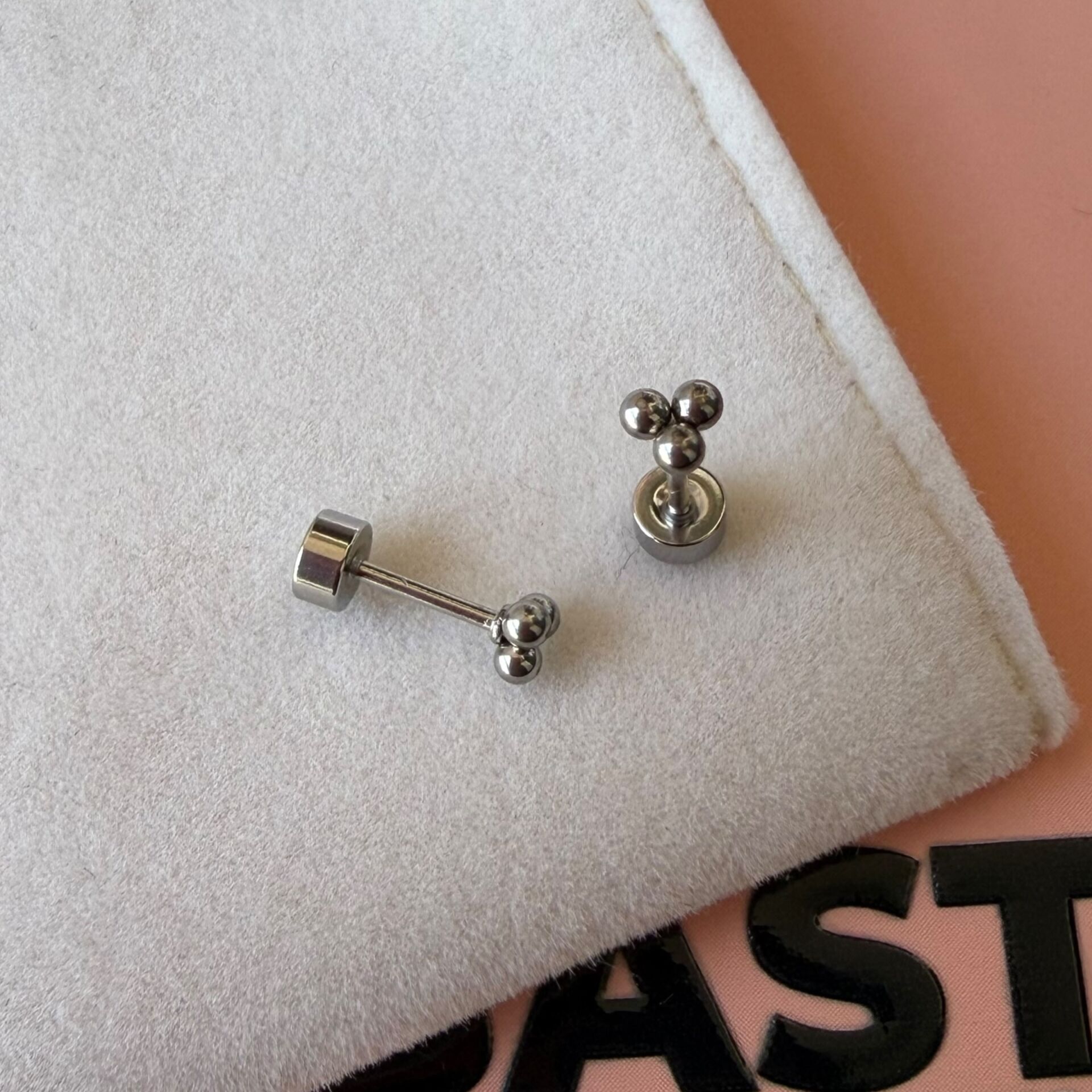 Üçlü Top Tasarım Silver Piercing - Minimalist Üçgen Helix & Tragus Küpesi