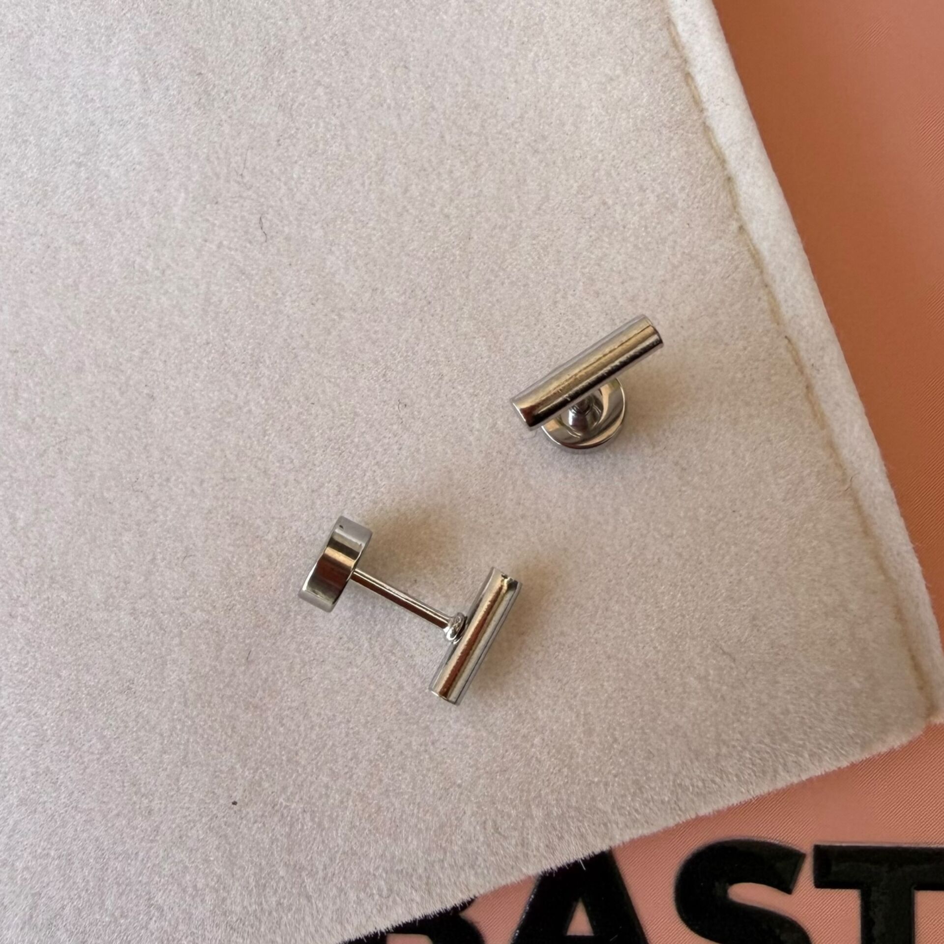 Minimal Silver Bar Piercing - Modern Formlu Kıkırdak & Helix Küpesi