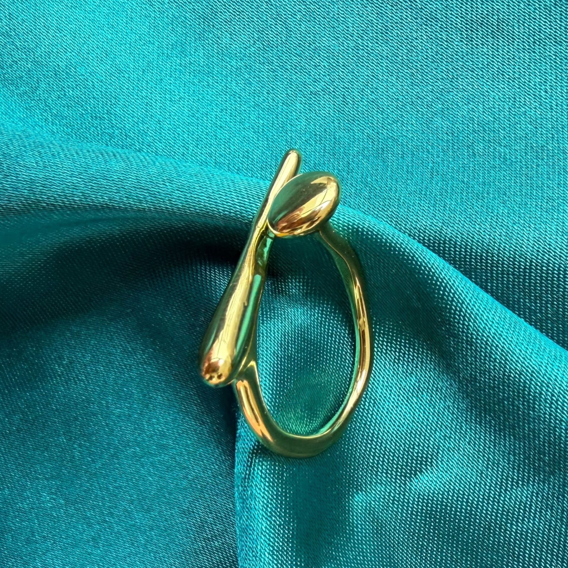 Modern Organik Formlu Altın Kaplama Ayarlanabilir Tasarım Yüzük