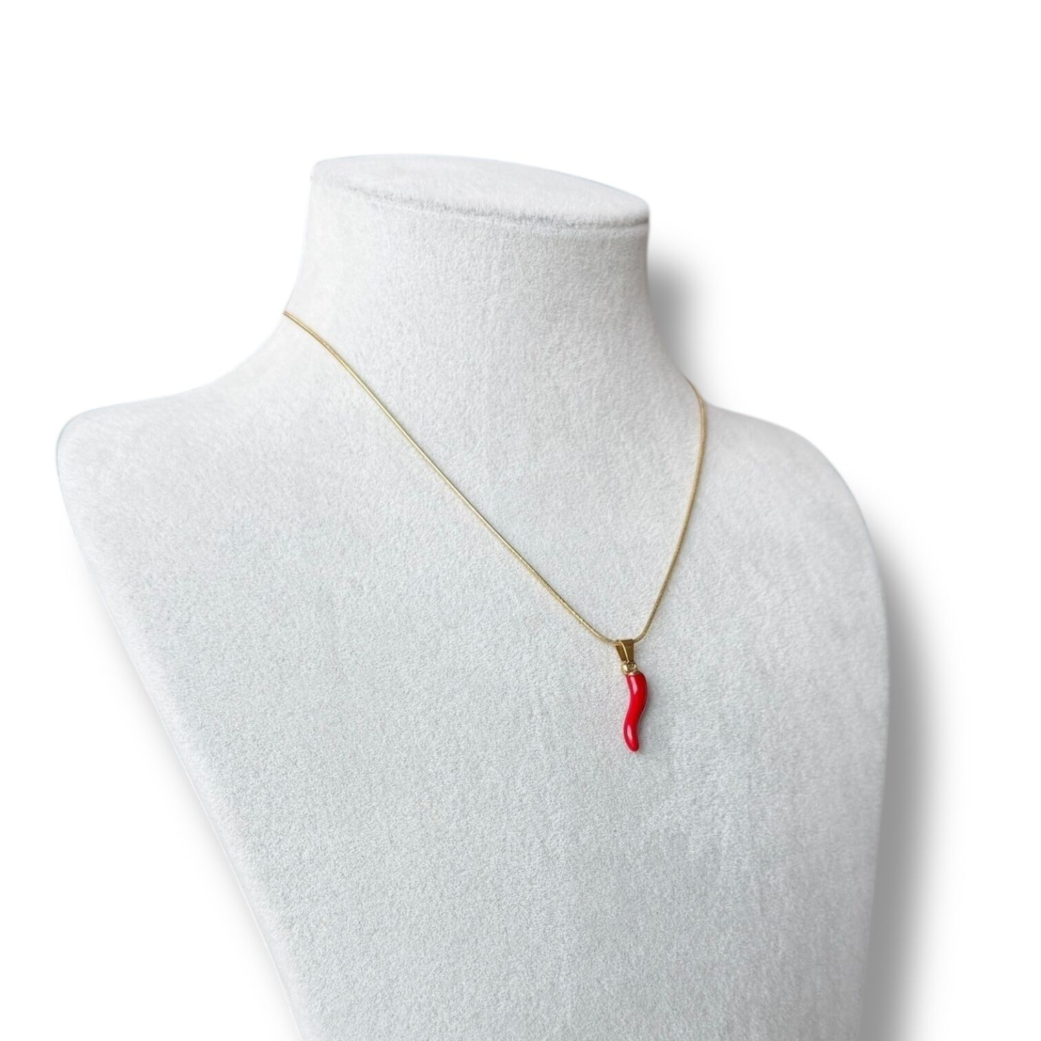 Kırmızı Minimalist Biber Figürlü İtalyan Şans Kolyesi