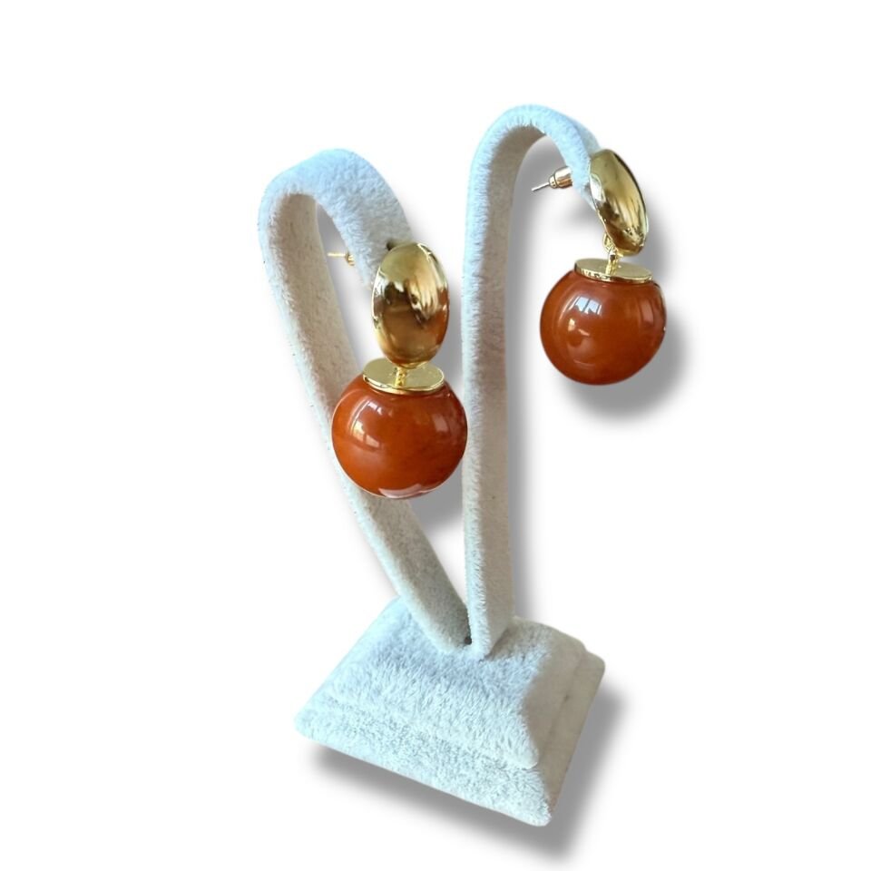 Top Sallantılı Akrilik ve Gold Küpe - 3 Renk Seçeneği Amber Turuncusu
