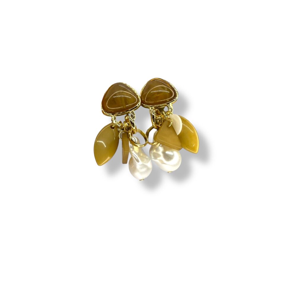 Üçgen Reçine Taşlı Barok İnci ve Charm Sallantılı Gold Küpe Koyu Karamel-Kahve