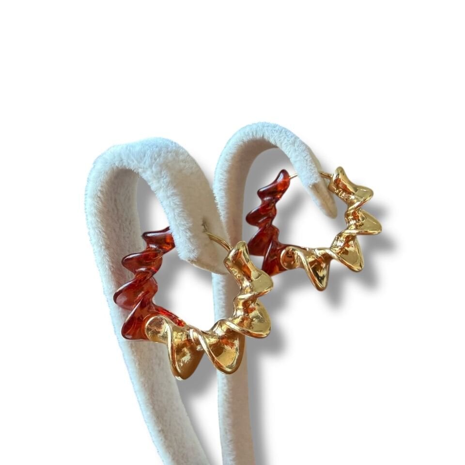 İki Renkli Reçine ve Altın Tonlu Sarmal Halka Küpe