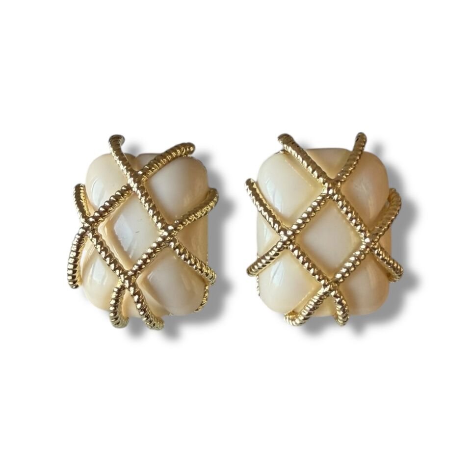 Vintage Tarzı Altın Kafes Detaylı Kare Küpe Serisi