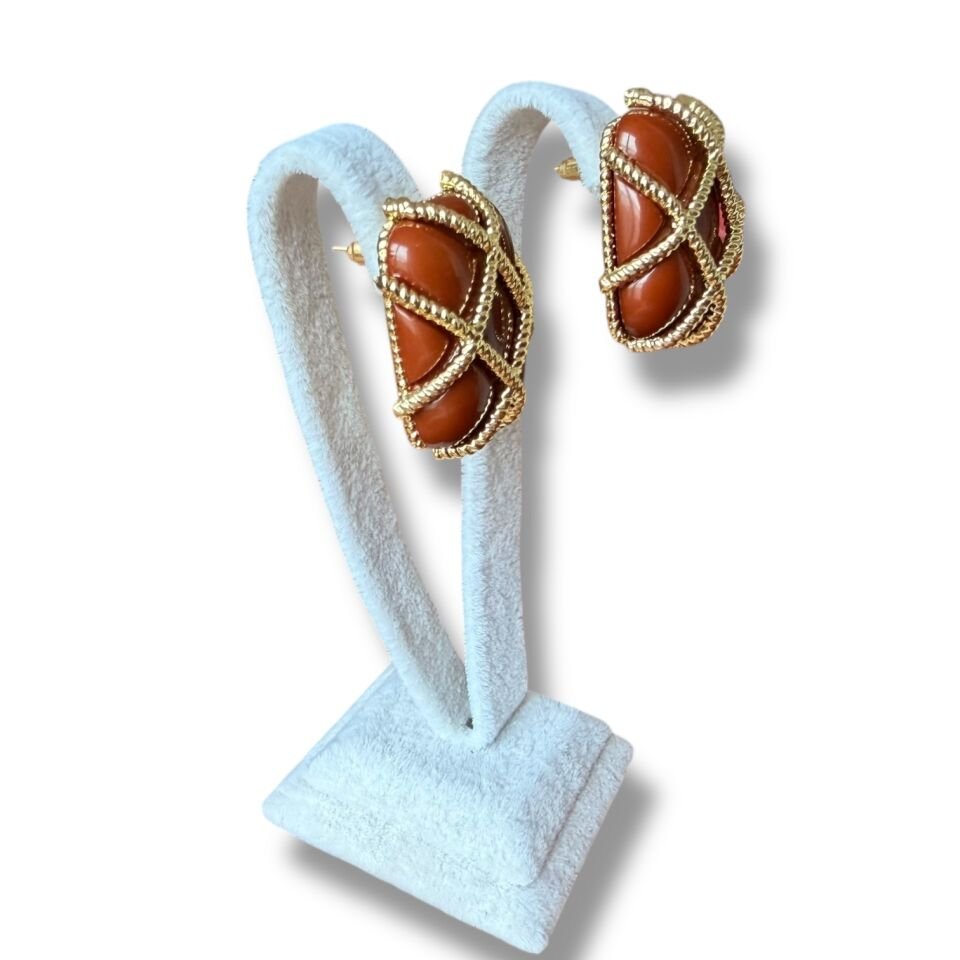 Vintage Tarzı Altın Kafes Detaylı Kare Küpe Serisi