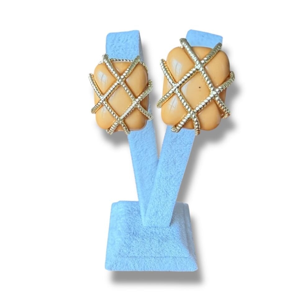 Vintage Tarzı Altın Kafes Detaylı Kare Küpe Serisi