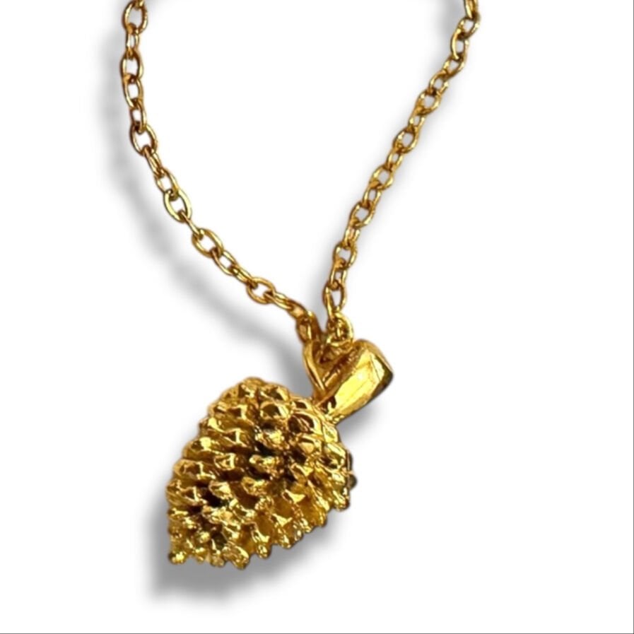 BAST. Minimal Kozalak Figürlü Unisex Gold Kolye