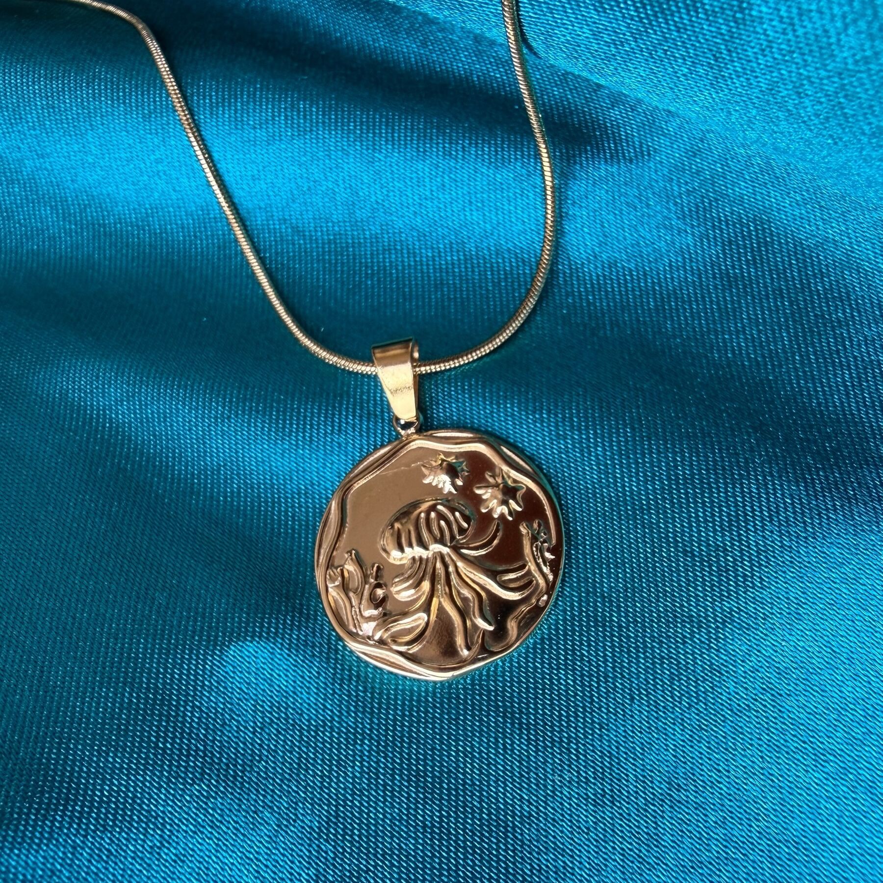 Deniz Anası Kolye | Gold Renk Paslanmaz Çelik Yılan Zincir