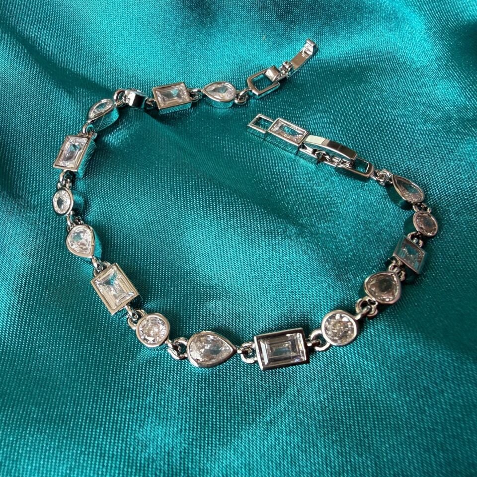 Baget ve Damla Kesim Taşlı Kadın Bileklik