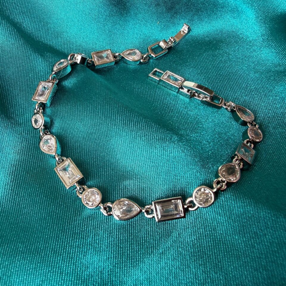 Baget ve Damla Kesim Taşlı Kadın Bileklik