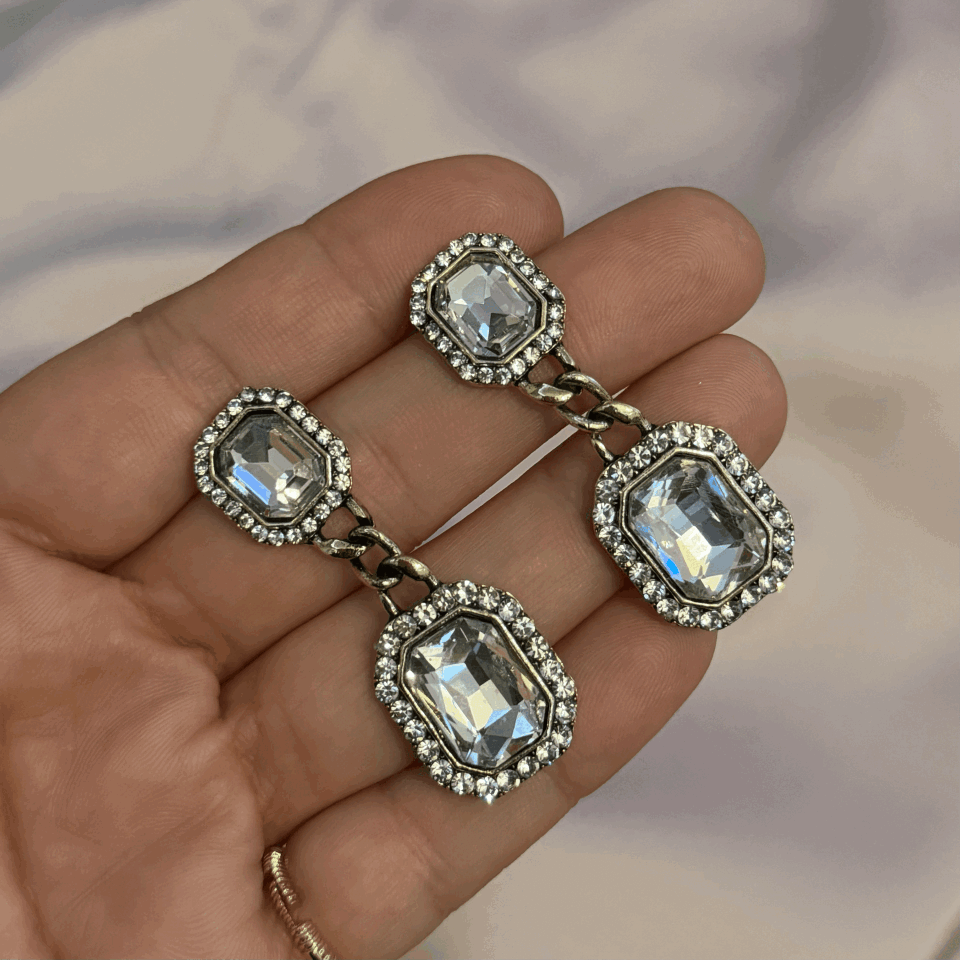 Zincir Bağlantılı Kristal Taşlı Geometrik Küpe