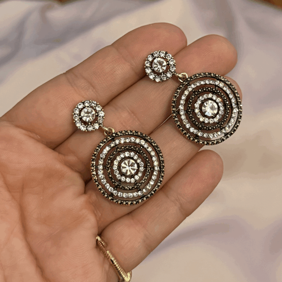 Antik Görünümlü Kristal Taşlı Yuvarlak Küpe