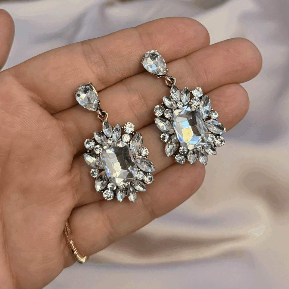 Dikdörtgen Taşlı Çiçek Model Kristal Küpe